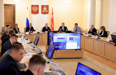 под председательством Губернатора Василия Анохина состоялось рабочее совещание, в ходе которого были подведены итоги деятельности Государственной жилищной инспекции Смоленской области за 2025 год и намечены планы ее работы на текущий год - фото - 1